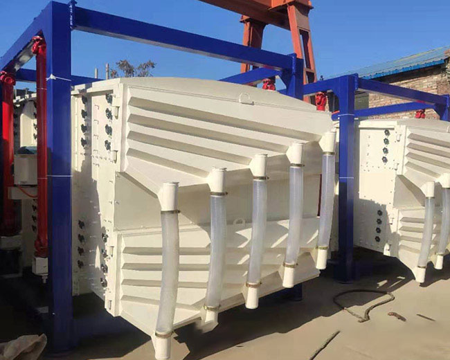 石油壓裂砂選用方形<a href='http://www.timoshuo.com/sfsx/ybs.html' title='搖擺篩' target='_blank'>搖擺篩</a>才能滿足要求