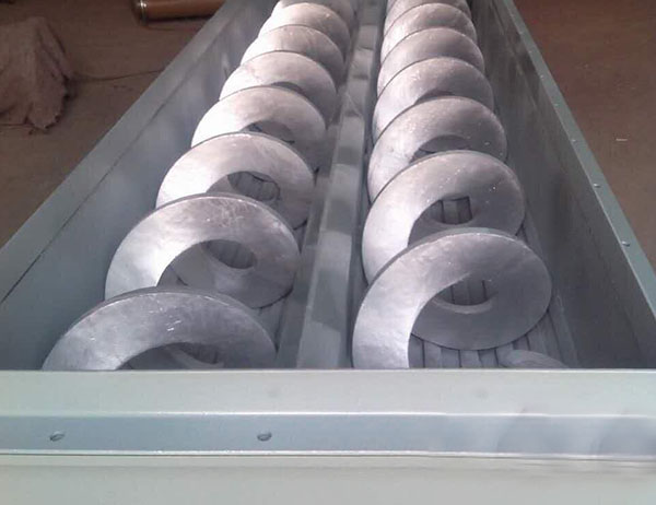 蛟龍輸送機(jī)是根據(jù)葉片形式命名的螺旋輸送機(jī) 蛟龍輸送機(jī)是根據(jù)葉片形式命名的螺旋輸送機(jī)