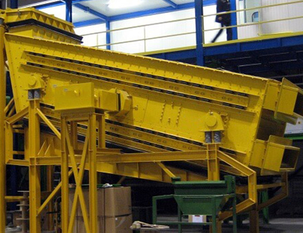 迭巖石粉碎顆?？ňW(wǎng)堵網(wǎng)現(xiàn)象解決顆粒沸騰振動(dòng)篩