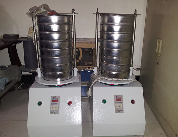 小型篩分機(jī)大多指的是精細(xì)篩分，選擇的多是旋振篩