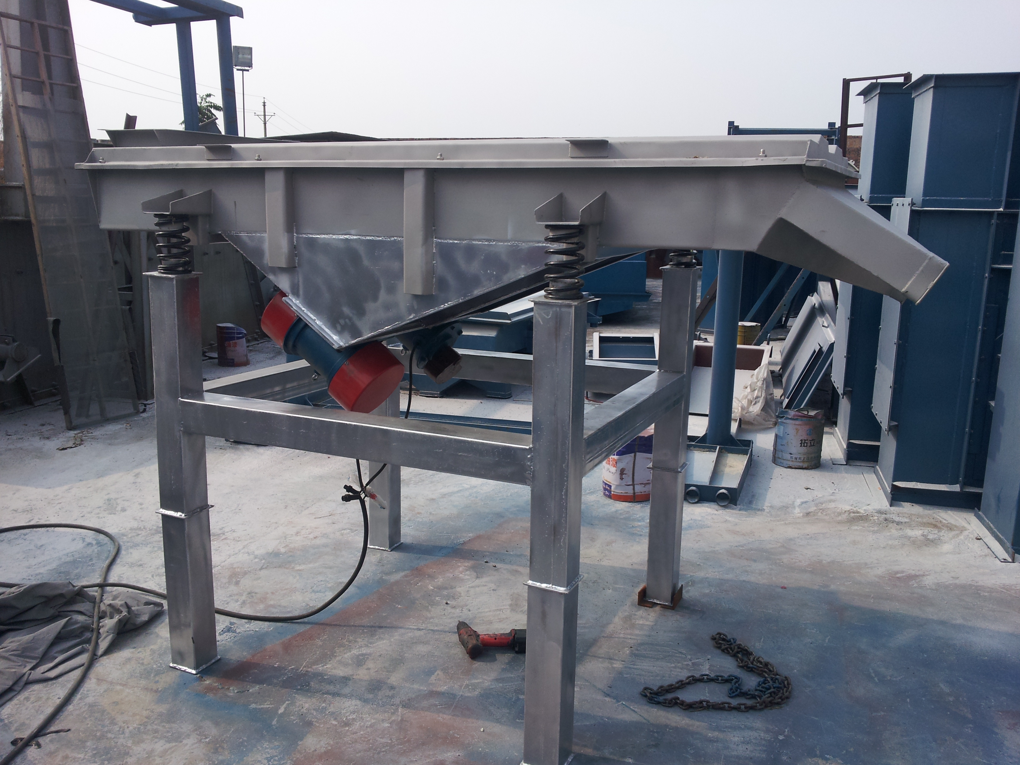 蟲膠篩分使用方形直線振動篩可以嗎？