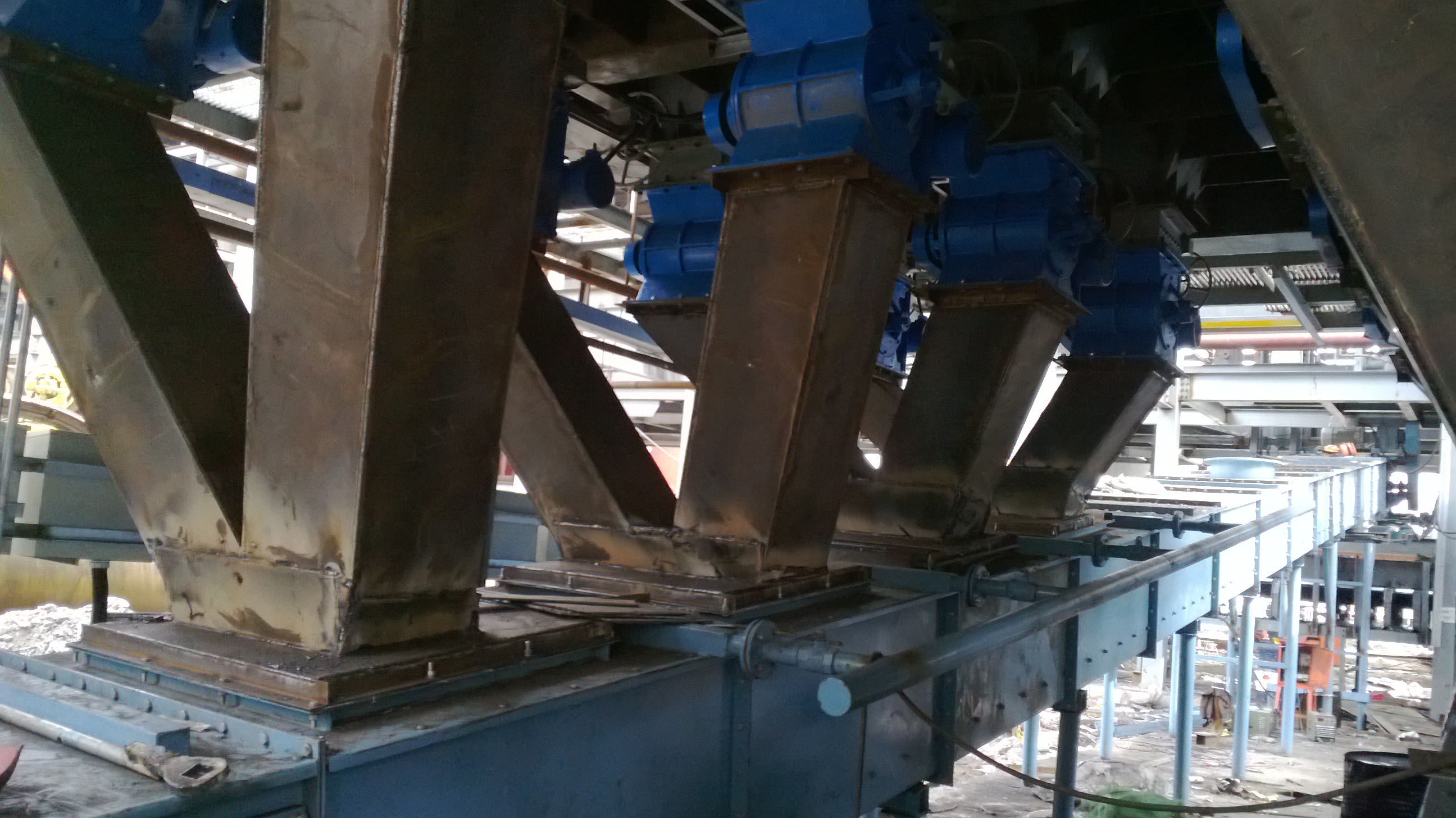 石灰石、粉煤灰雙鏈刮板輸送機(jī)使用介紹