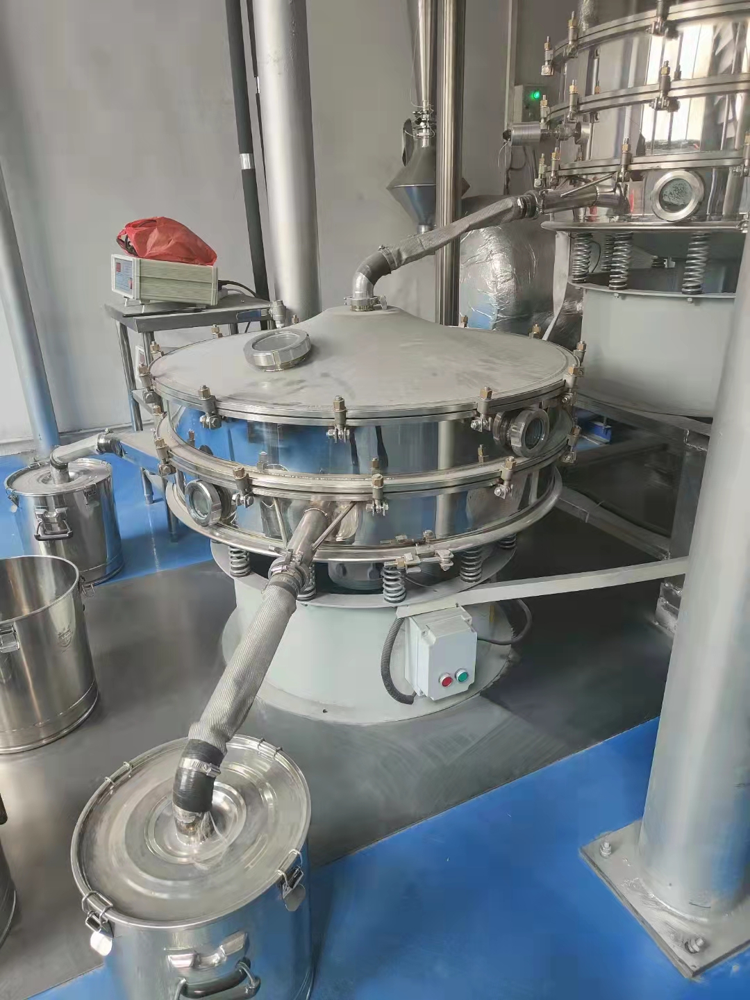 藥粉、食品制藥篩分機(jī)選擇圓形三次元振動(dòng)篩較好