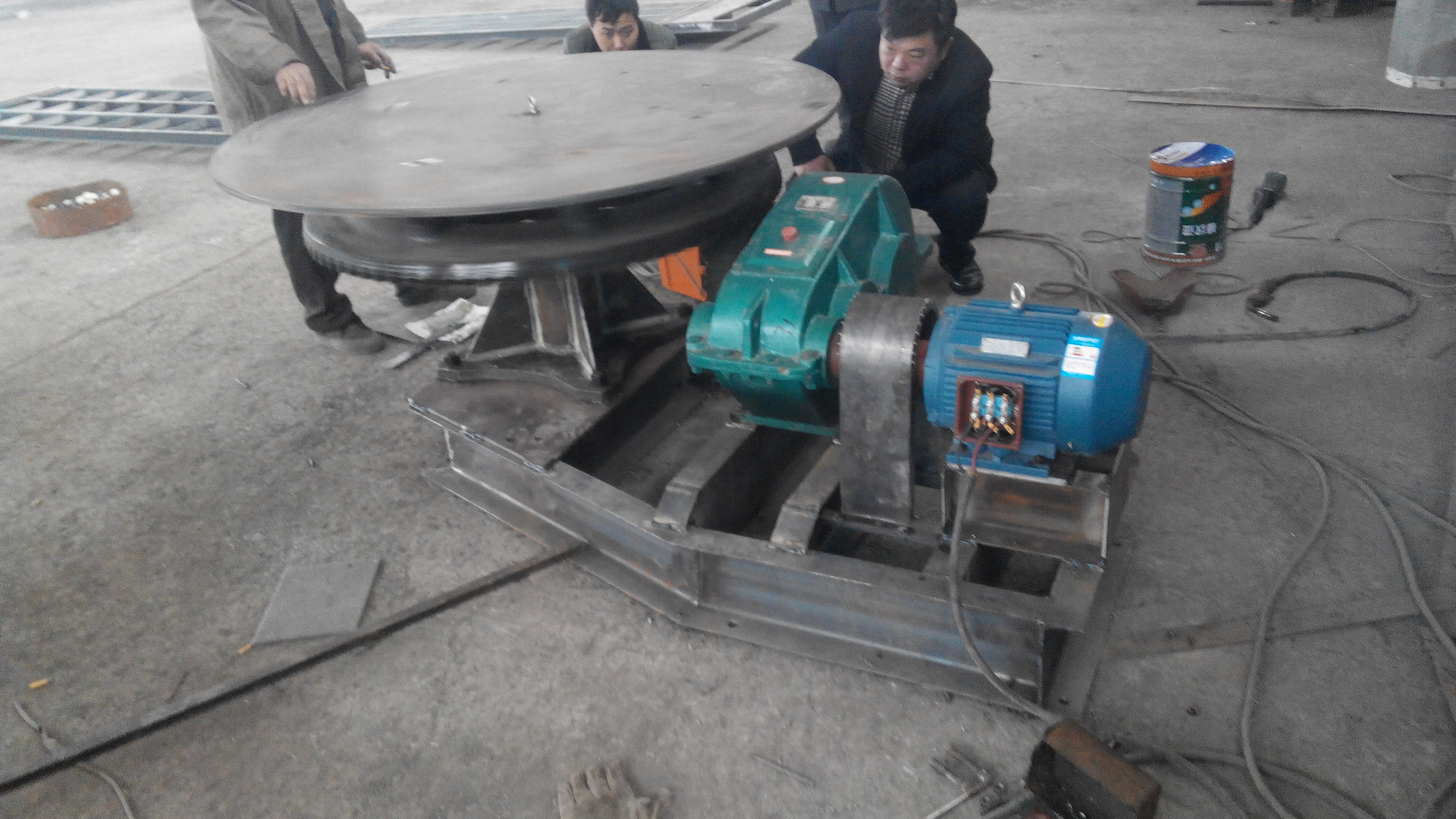 選礦圓形加料機(jī)、鐵粉可調(diào)速喂料機(jī)選擇圓盤給料機(jī)