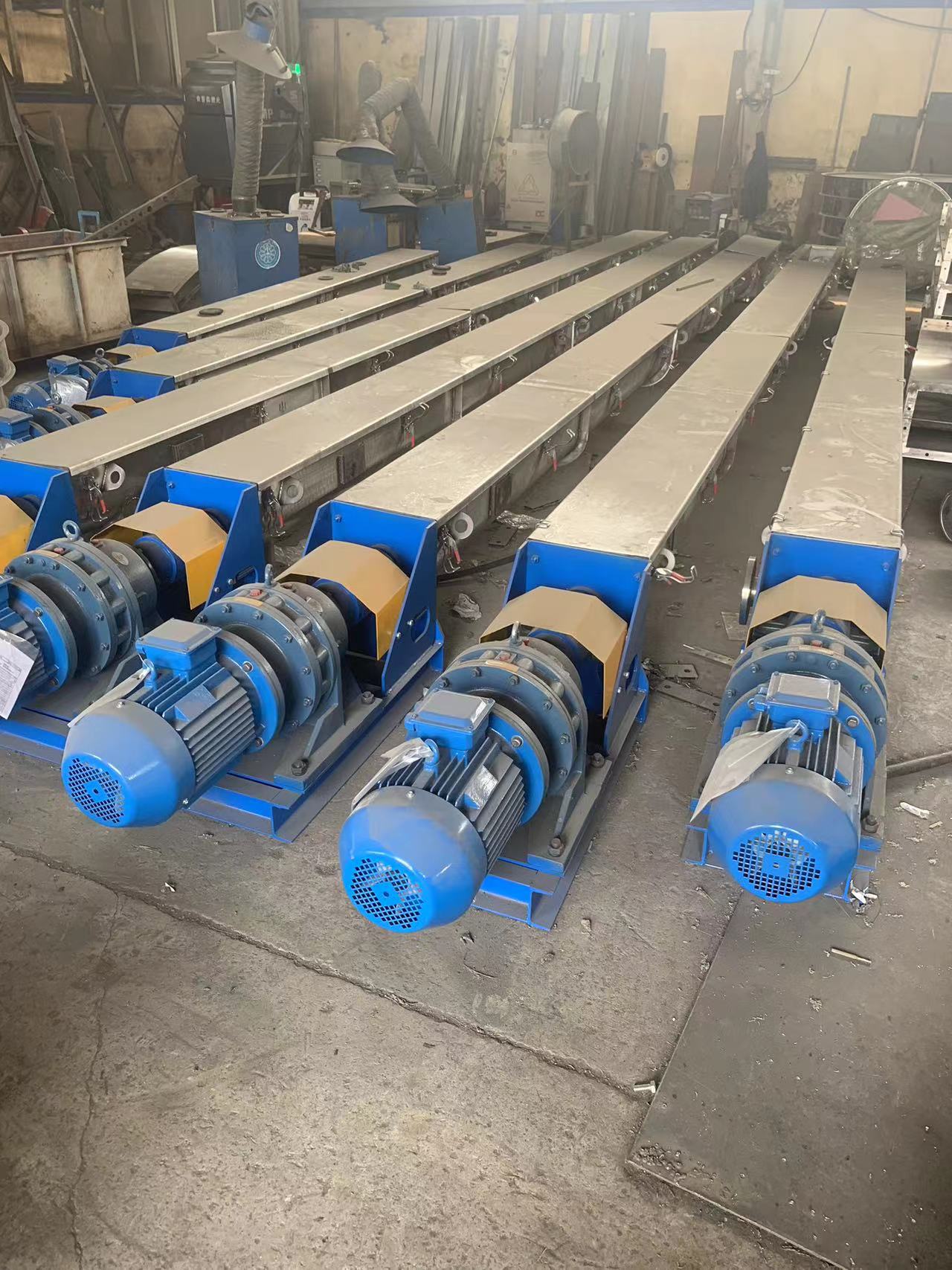 化肥廠、有機(jī)肥連續(xù)絞龍輸送機(jī)使用好