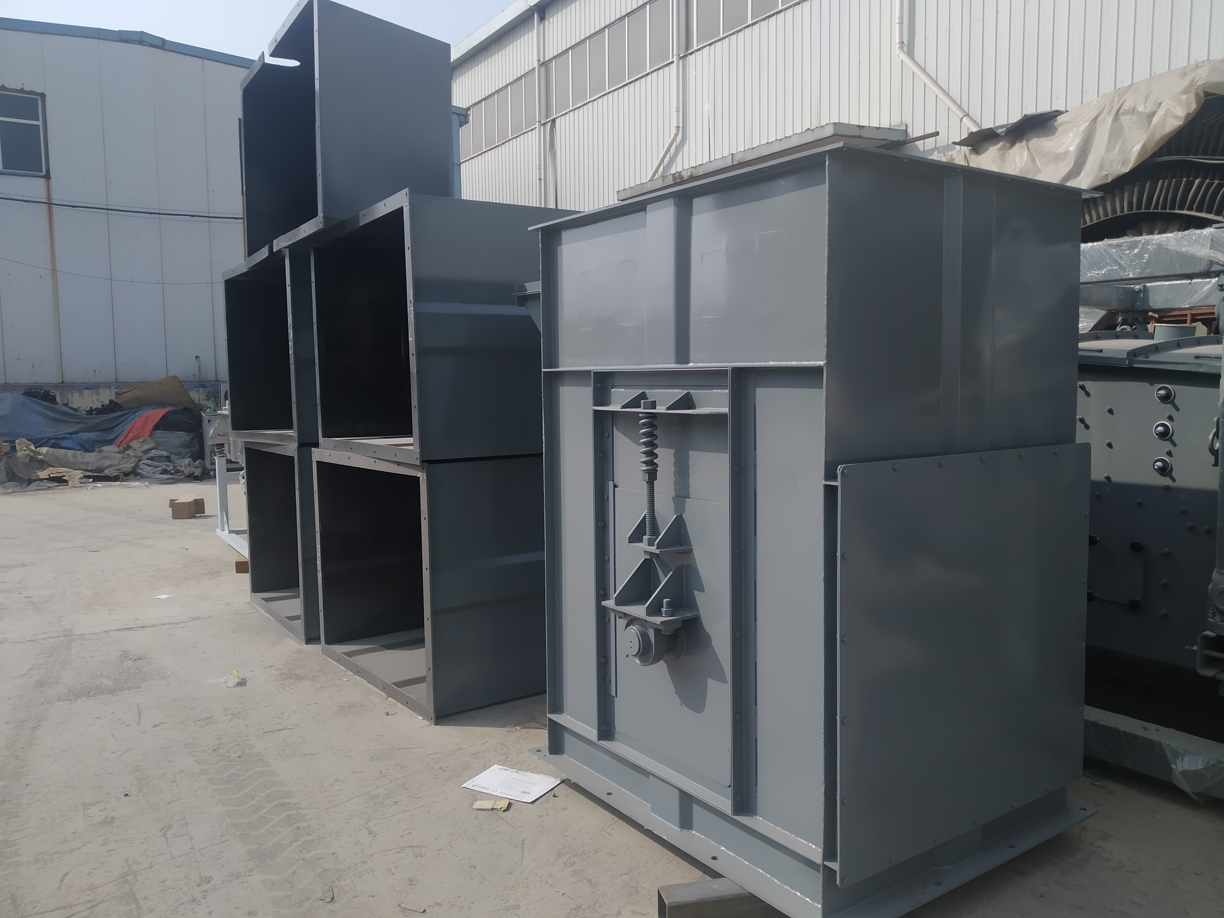 陶瓷廠(chǎng)陶瓷原料提升機(jī)選用皮帶式斗式提升機(jī)效果好